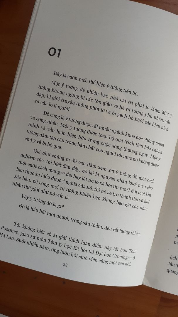 Như một đồng minh của Rousseau, cuốn sách là một áng văn chứng minh cho bản tính lương thiện của nhân loại. Bằng những nghiên cứu và số liệu xác thực, tác giả mang đến một góc nhìn phổ phát về bản chất cốt lõi của loài người qua những lĩnh vực như giáo dục, tội phạm, chính trị.