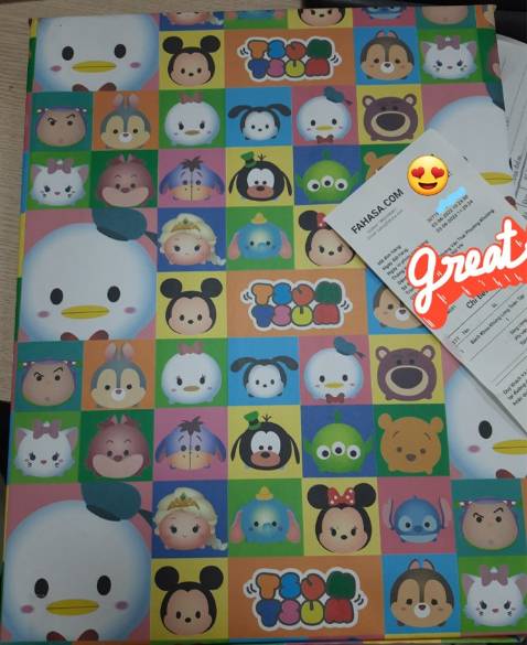 Giao hàng siêu siêu nhanh, mình đặt 10h23 sáng 3/6, thấy ghi là giao vào 9/6 mà tới 17h chiều 3/6 đã thấy gọi giao hàng rồi. Sách còn nguyên bọc nilong, mình mua tặng sinh nhật nên cũng không bóc ra xem thêm nữa mà gói luôn vào quà.