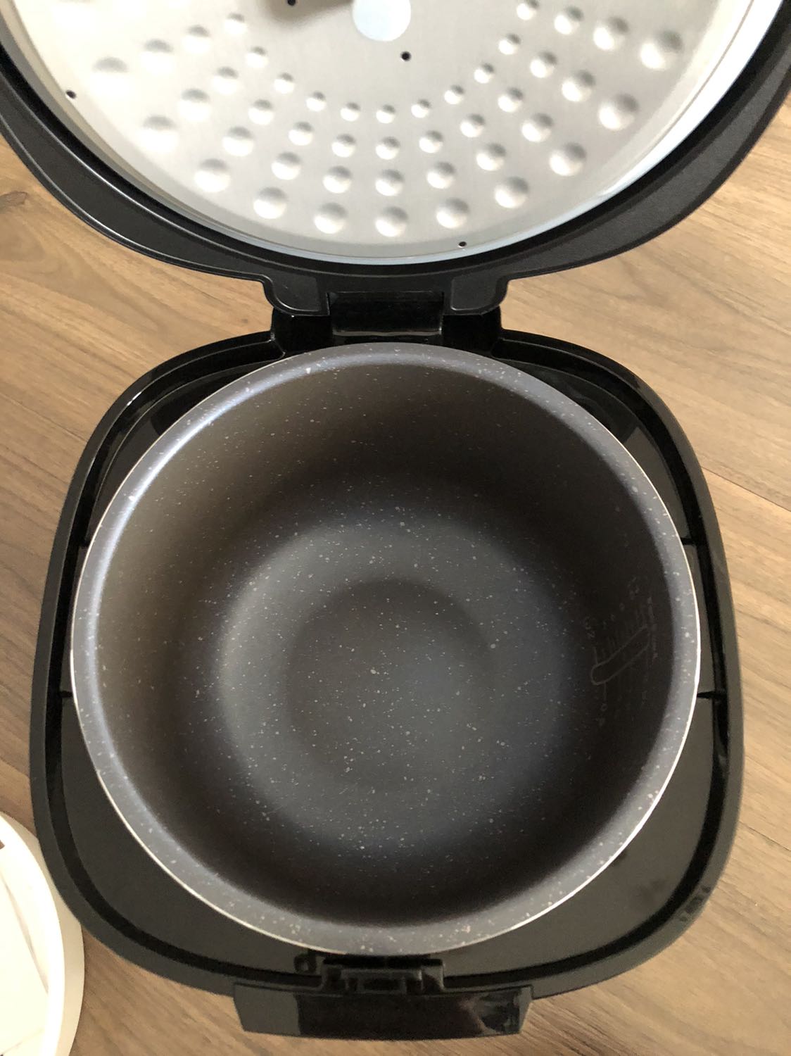 Mẫu mã đẹp chắc chắn . Lòng nồi dầy dặn , kèm quà tặng đẹp