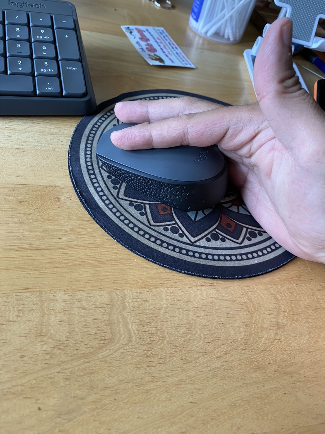 Bàn phím đẹp, màu xám nhìn sang, gõ nhạy
Chuột thì hơi nhỏ trong bàn tay, văn phòng thì dc chứ vẽ vời autocad thì chắc mỏi tay
Tầm giá 400k thì con này là dc nhất, tk hợp lý, chỉ có nhược điểm là bàn phím gõ ồn mặc dù hành trình phím thấp nhưng ồn hơn bàn phím dell có dây đã từng xài...
Tiki giao hàng nhanh hơn dự kiến
Sho này bán cái này rẻ nhất tiki rồi Bàn phím đẹp, màu xám nhìn sang, gõ nhạy
Chuột thì hơi nhỏ trong bàn tay, văn phòng thì dc chứ vẽ vời autocad thì chắc mỏi tay
Tầm giá 400k thì con này là dc nhất, tk hợp lý, chỉ có nhược điểm là bàn phím gõ ồn mặc dù hành trình phím thấp nhưng ồn hơn bàn phím dell có dây đã từng xài...
Tiki giao hàng nhanh hơn dự kiến
Sho này bán cái này rẻ nhất tiki rồi