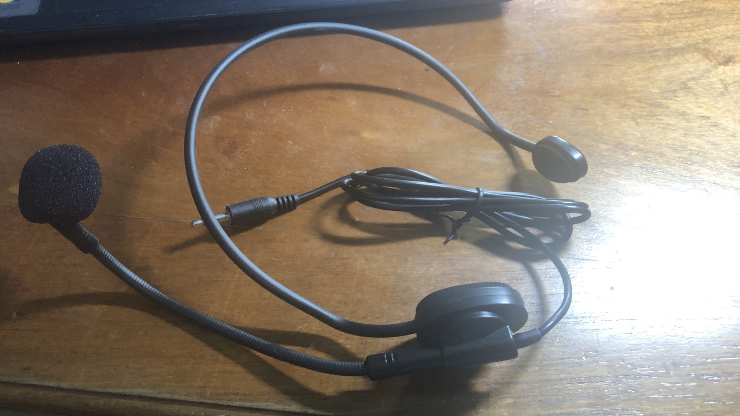 Cái này mình xài rất ưng ý, nhỏ gọn, bền hơn những loại khác mình mua trước đây.
Tuy nhiên, cái micro có dây này laih hư trước. Lại phải mua cái mới. Vậy mình có thể mua micro rời tại shop không? Rất mong shop trả lời và nhăn tin cho mình.