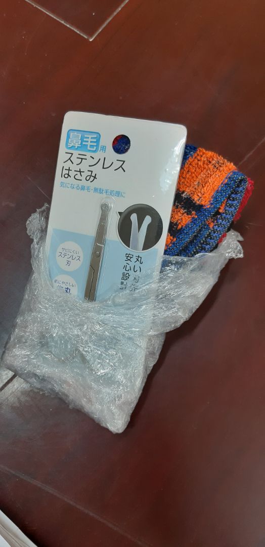 Kéo sử dụng tốt, giao hàng nhanh, đóng gói chắc chắn cẩn thận, có tặng kèm thêm 1 khăn lau. 5*