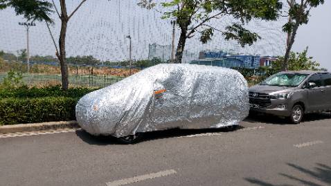 Hàng giao nhanh, xếp gọn trong túi. Rất dày dặn. Thấy dày hơn mấy bạt phủ của xe trong bãi.
Đổi lại, gấp gọn vẫn khá to. Có thể do mình gấp chưa đúng cách