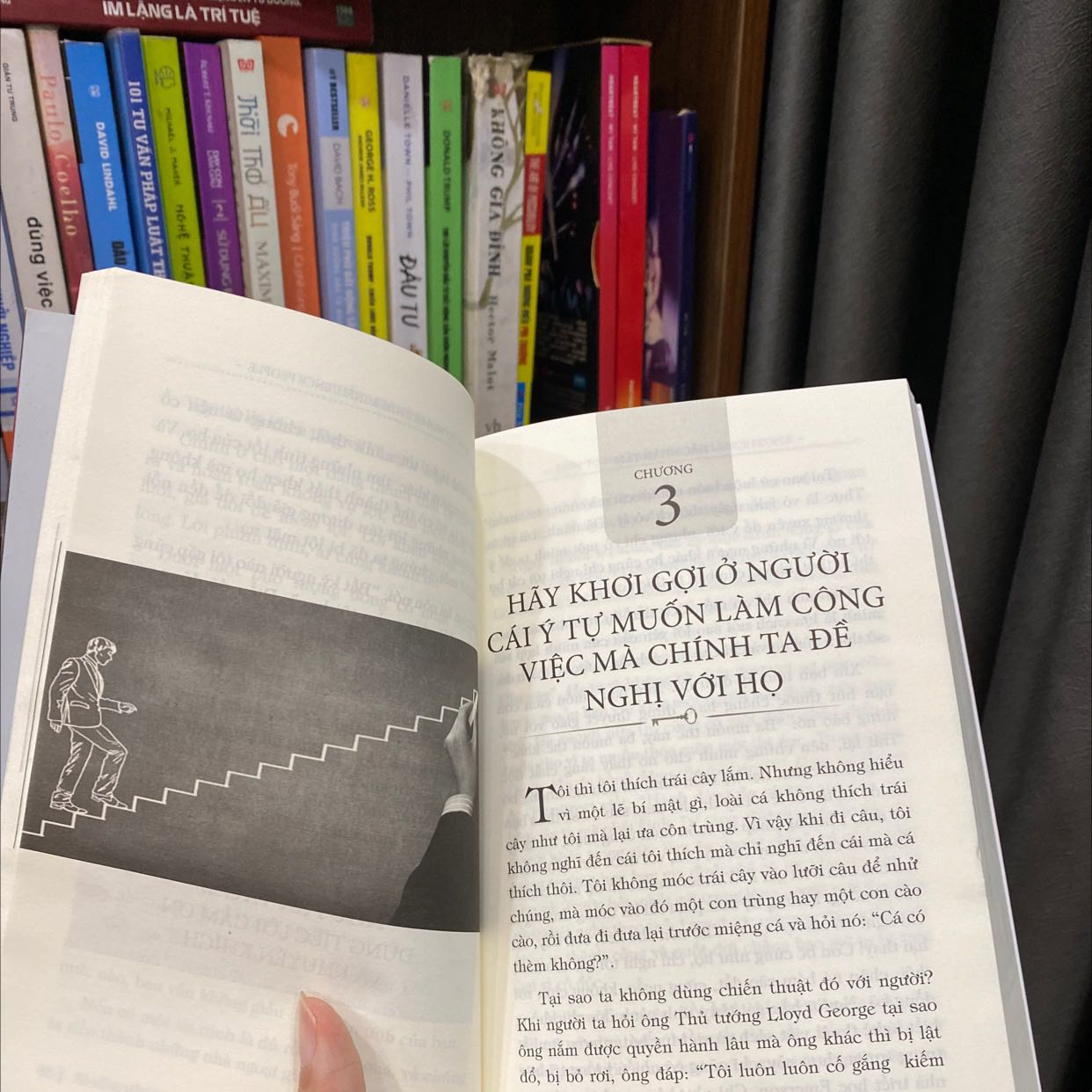 Đúng quả thật đây là một trong những cuốn sách cơ bản trong thuật đối nhân xử thế trong cuộc sống hằng ngày để chúng ta có thể đạt được đắc nhân tâm giúp cuộc sống chúng ta ngày càng thăng hoa và được lòng mọi người vừa đảm bảo công việc phát triển vừa đảm bảo một cuộc sống được mọi người quý mến, sách rất hay
