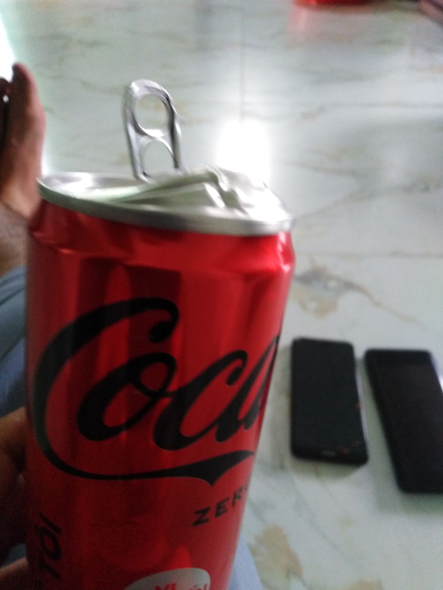 giá cả hợp lý ,chỉ có đóng gói tệ wá là *** nuoc bị móp và phù lên cũng may ko có bị bể ,và a giao hàng rất thân thiện với khách rất là hài lòng cách nói chuyện với của a giao hàng