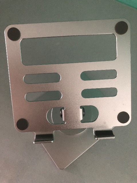 Giá có hơi cao vẫn cầm sp trên tay sử dụng thì rất ưng ý, thiết kế hợp kim nguyên khối kèm silicone chống trầy, đặc biệt cái xoay hữu dụng nhẹ nhàng xoay điều chỉnh, sp bá cháy quá shop tặng 5*