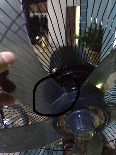 Cánh quạt bị nứt ở khe ..