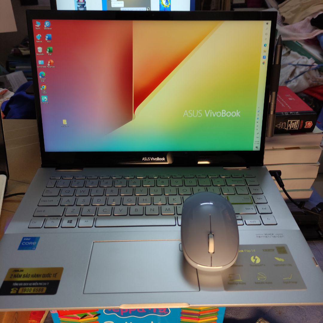 Mình phải post đến lần thứ 3 mới gửi được bài review, ko hiểu vì sao. Một cảm nhận hơi buồn về Tiki.
Sản phẩm này TikiNow giao nhanh, tầm 1h đã gửi xong.
Nói về chất lượng thì chuột thương hiệu Microsoft thì hẳn là tốt rồi, giá cũng ổn.
Chuột đã lắp sẵn pin, chỉ việc rút miếng nhựa là chạy được luôn.
Cảm biến dùng led đỏ, chỉ hơi tiếc là chuột dùng led hồng ngoại thì sẽ xịn xò hơn.