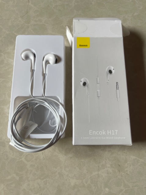 Đặt tai nghe màu đen, giao hàng màu trắng 😔