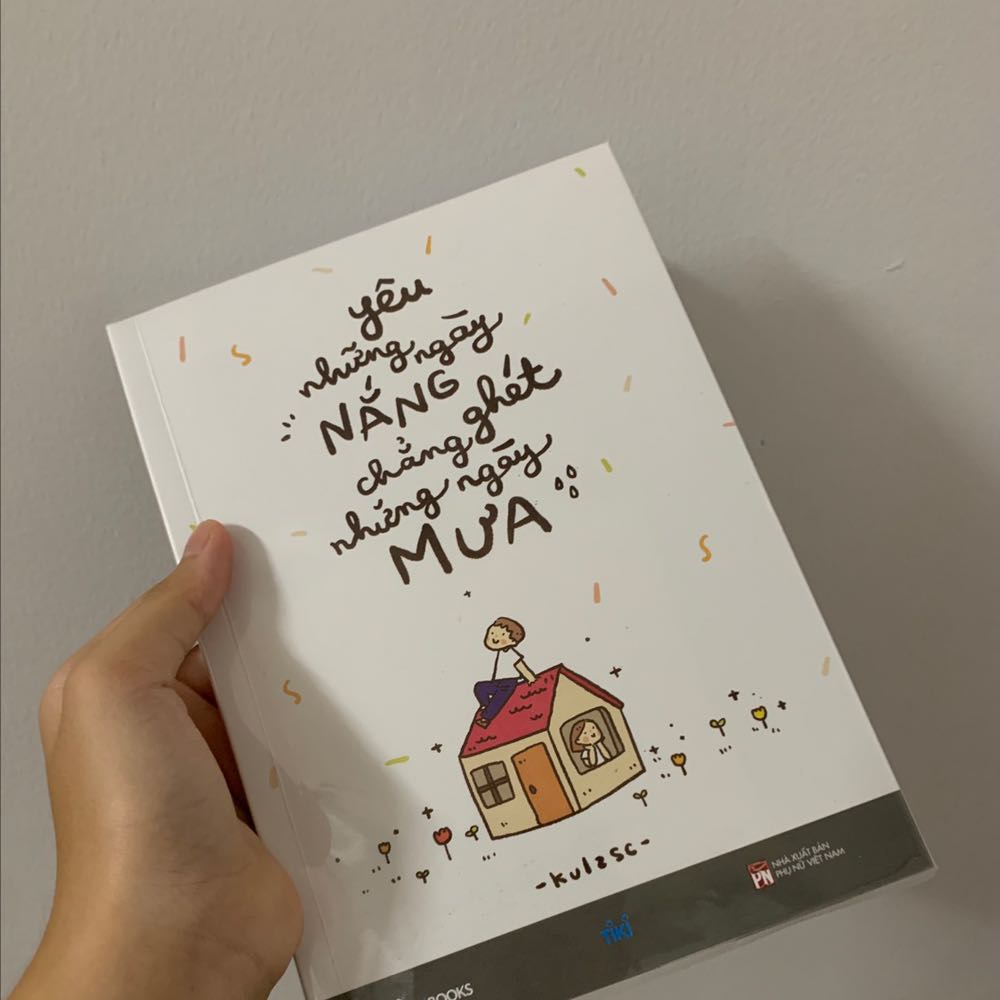 Mình đã mua và sử dụng những quyển sách của tác giả này rồi. Với lối vẽ siêu cute và lối viết hay về cuốn sách, tâm trạng, bức tranh , khi mình nghe chú nói về quyển sách mới ra lò nên mình không ngần ngại mà mua luôn
Đáng mua, chấn 5 sao