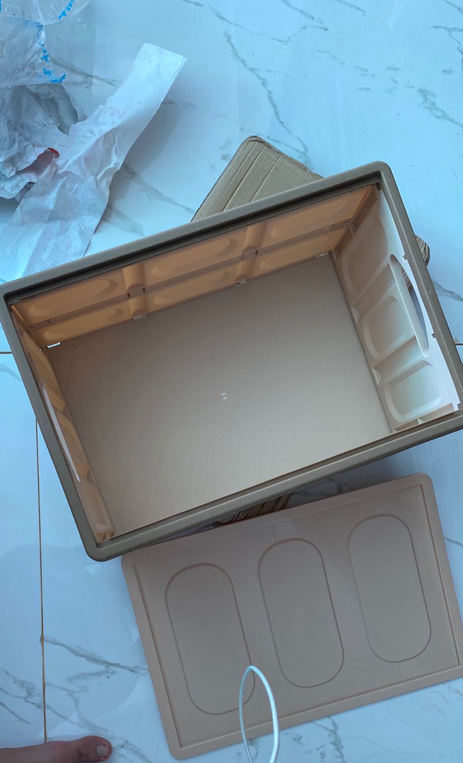 Giao sai màu sản phẩm, thiếu tấm lót chống nước, rất mong nhận được phản hồi từ shop và Tiki./.