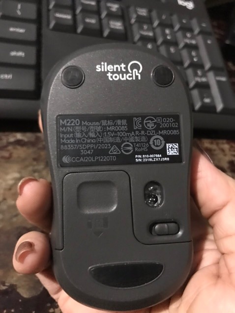 Shop ơi bàn phím lên đèn chuột ko lên, ko dùng dc bạn làm ơn giúp đổi hàng giùm nha.