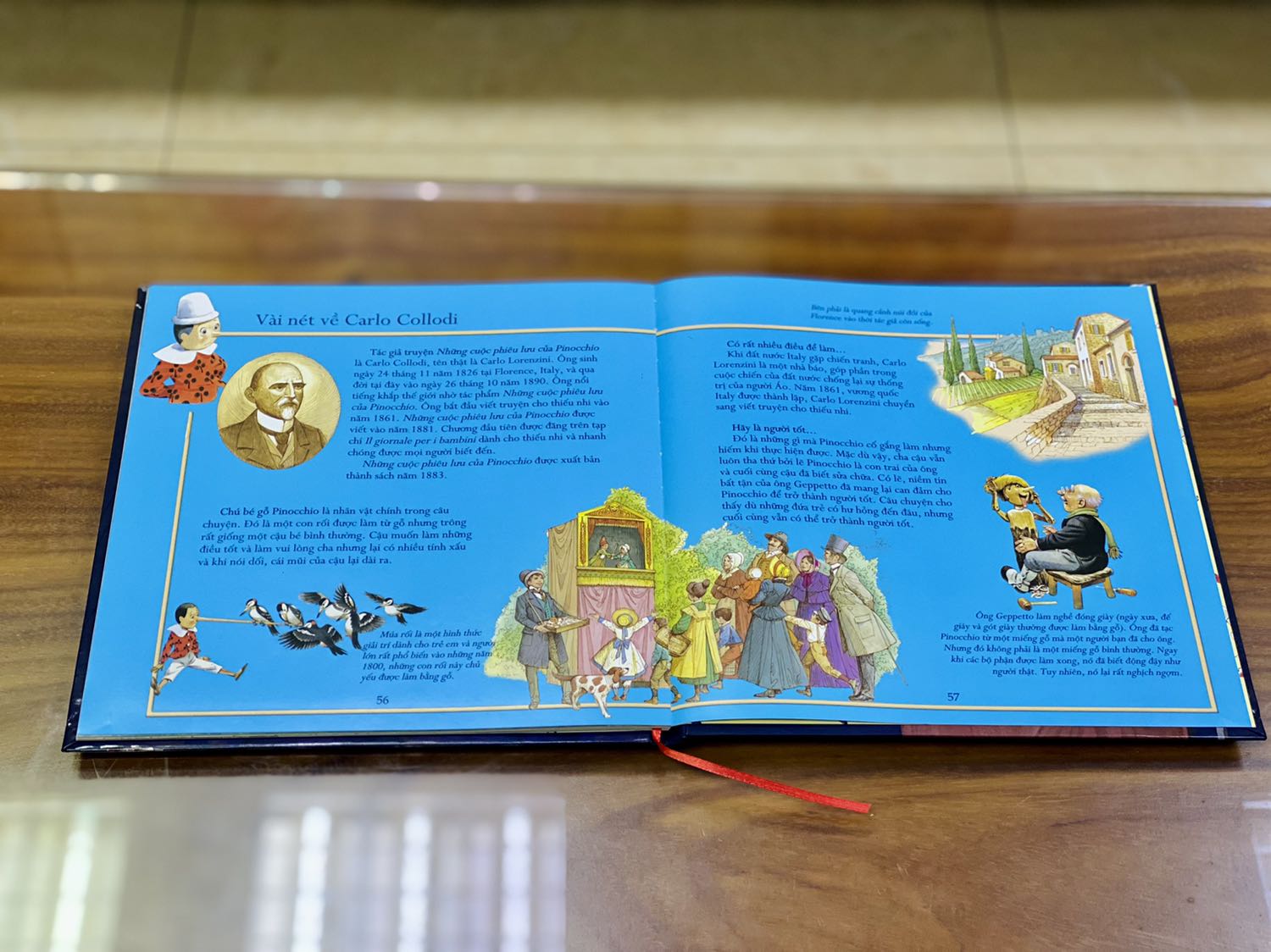 + Nhà bán giao hàng siêu nhanh. Mình đặt hôm trước mà hôm sau đã nhận được hàng. Phần đóng gói ổn, sách được bọc màng co phẳng phiu, nguyên vẹn. 
+ Sách bìa cứng, khổ vuông, to; sách được in màu toàn bộ trên giấy bóng, chất lượng giấy dày dặn. Mình thích nhất là phần minh họa, nét vẽ đẹp, cổ điển và chi tiết. Mỗi trang mình đều ngắm hình vẽ rất lâu. Nhìn chung mình cực kỳ hài lòng về hình thức và nội dung, đặc biệt là sách còn giảm giá khá sâu so với giá bìa nữa.