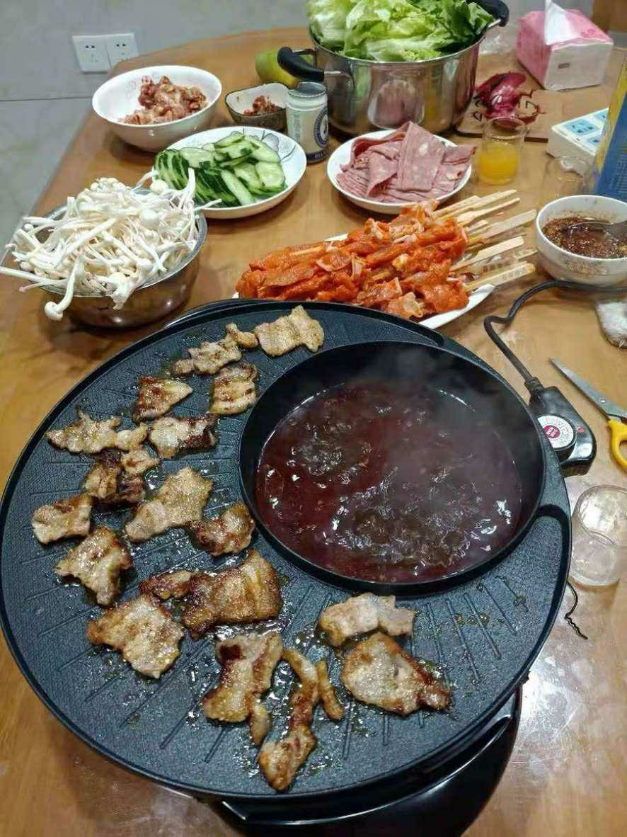 Giao hàng nhanh, đóng gói chắc chắn. Bếp giống hình nhỏ nhỏ xinh xinh, vừa 3-5 người ăn. Nên mua