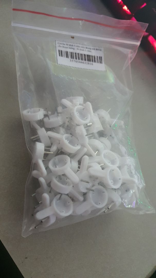 tiki từ lúc dịch tới giờ rất vô trách nhiệm. nhắn tin ko rép. đánh giá cũng ko phản hồi. lúc thì giao hàng lỗi. lúc thì giao hàng thiếu. lúc thì chưa giao mà trên app báo giao rồi.... từng rất tin tưởng. mua cả gói víp để dùng ủng hộ 1 năm mấy chục triệu tiền hàng. nhưng càng ngày càng đi xuống. nhân viên hỗ trợ và care KH kiểu rất khó chịu. chúng ta nên suy nghĩ lại nên ủng hộ đơn vị tmđt việt nam còn lại trên thị trường hay không khi dịch vụ đã giảm sút và tình trạng khinh rẻ KH càng ngày càng rõ.