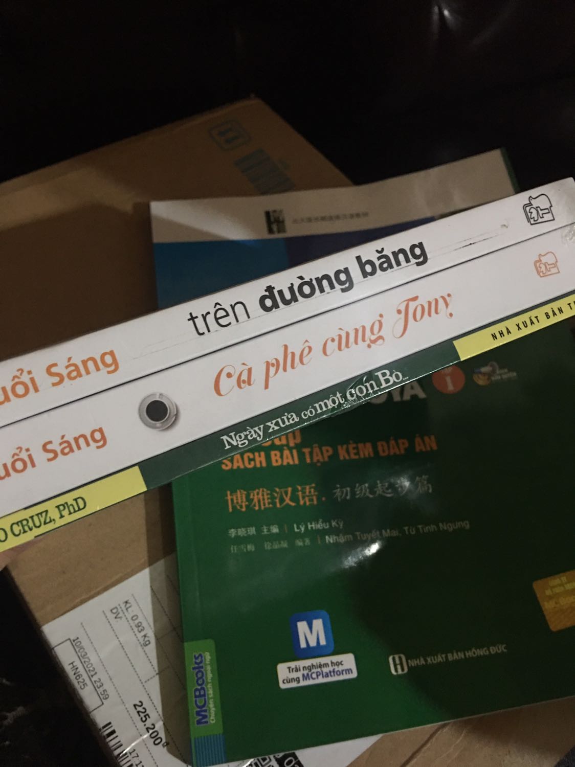 Giao hàng lẹ lắm lun ạ
Bọc hàng đẹp sách ko bị nhăn hay cong mépppppppppp
Sẽ ủng hộ ngìu ngìu ạ 10 đỉm
