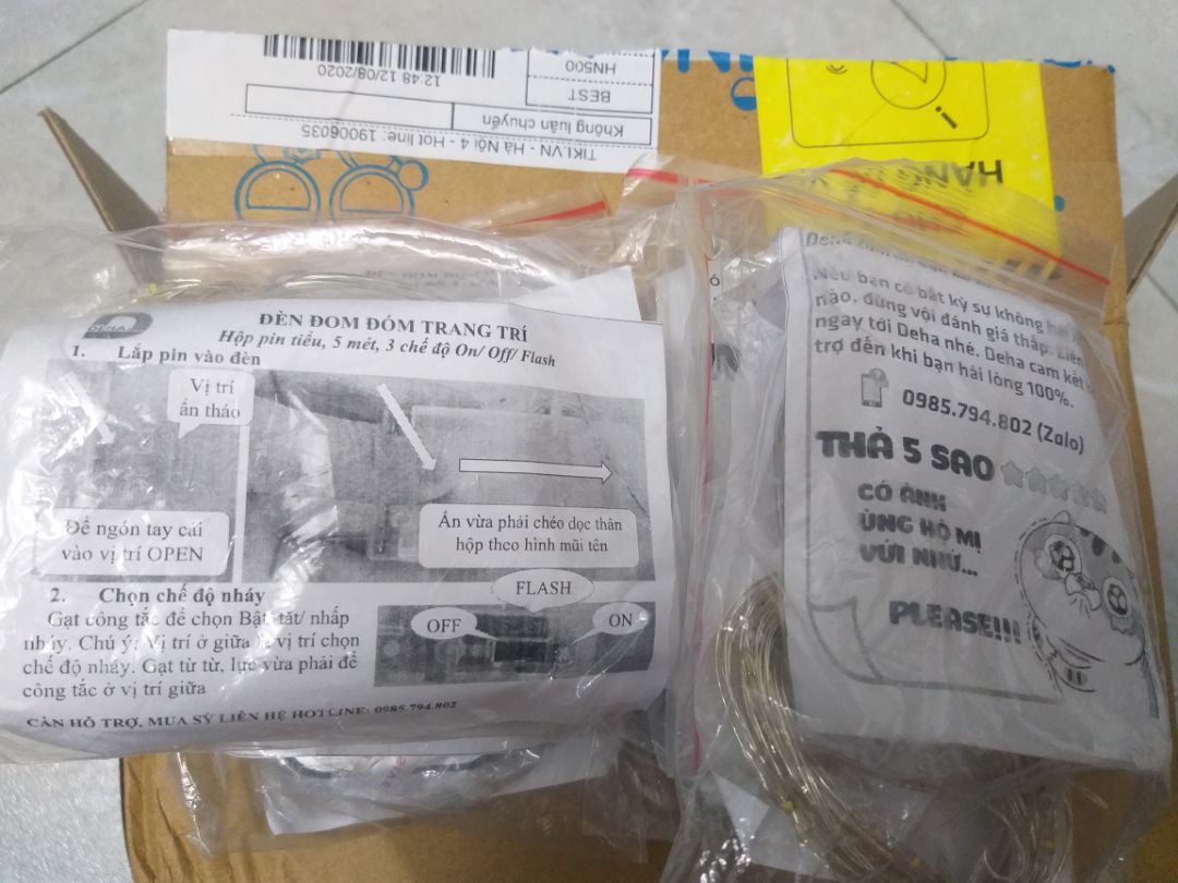 shop giao hàng nhanh vler, shipper gọi xuống nhận hàng còn bất ngờ :v đèn thì khỏi ý kiến gì luôn, sáng ấm hơn kỳ vọng nhiều, cơ mà điện thoại cùi chụp sai màu rùi, ở ngoài ấm đẹp lắm nha mn. shop có tâm còn kèm cả hướng dẫn sử dụng chi tiết.