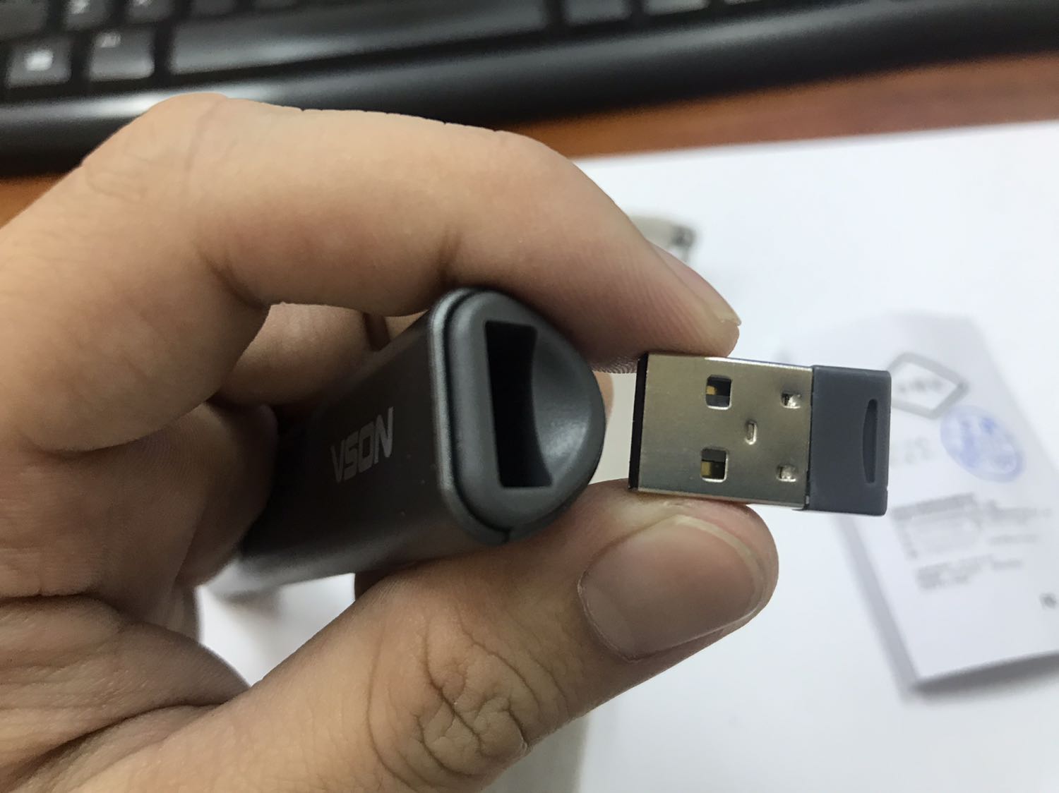 Thiết bị nhỏ gọn
Tặng kèm pin để sử dụng ngay và túi đựng
Tia laze đỏ 
Usb kết nối máy tính dễ dàng, có hút nam châm rất tốt, ko sợ rơi rớt
Nút bấm qua slide êm
Giá mềm
Giao hàng nhanh (3 ngày)