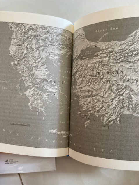 Cùng với cuốn TÙ NHÂN CỦA ĐỊA LÝ, cuốn QUYỀN LỰC CỦA ĐỊA LÝ cũng là một tác phẩm của Tim Marshall, một tác giả nổi tiếng về chuyên đề lịch sử, địa chính trị. Rất đáng đọc 2 tác phẩm này các bạn ạ!