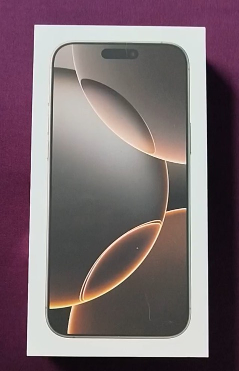 mua tặng, bạn nó nói hộp hơi trầy. tiki chú ý giúp, hàng giá ko rẻ, vì cái hộp ko đáng, mua xài với mua tặng khác nhau, ngta quánh giá t. trừ 1* trên cmt, vẫn giữ nguyên * vì thấy thôi kệ cũng đc.