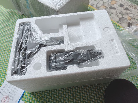 Lực  hút điều chỉnh đc mạnh nhẹ rất tiện ạ. Hàng chính hãn đầy đủ phụ kiện và các khớp nối đều có nấc giữ rất tiện lợi chắc chắn . M rất thích đồ của look & looK. Ytam khi sd . Trc mua 8 gối  và 2 bếp nướng  
của hãng cho cả dùng rất thích mng ạ. Sẽ ủng hộ hãng lâu dài ạ