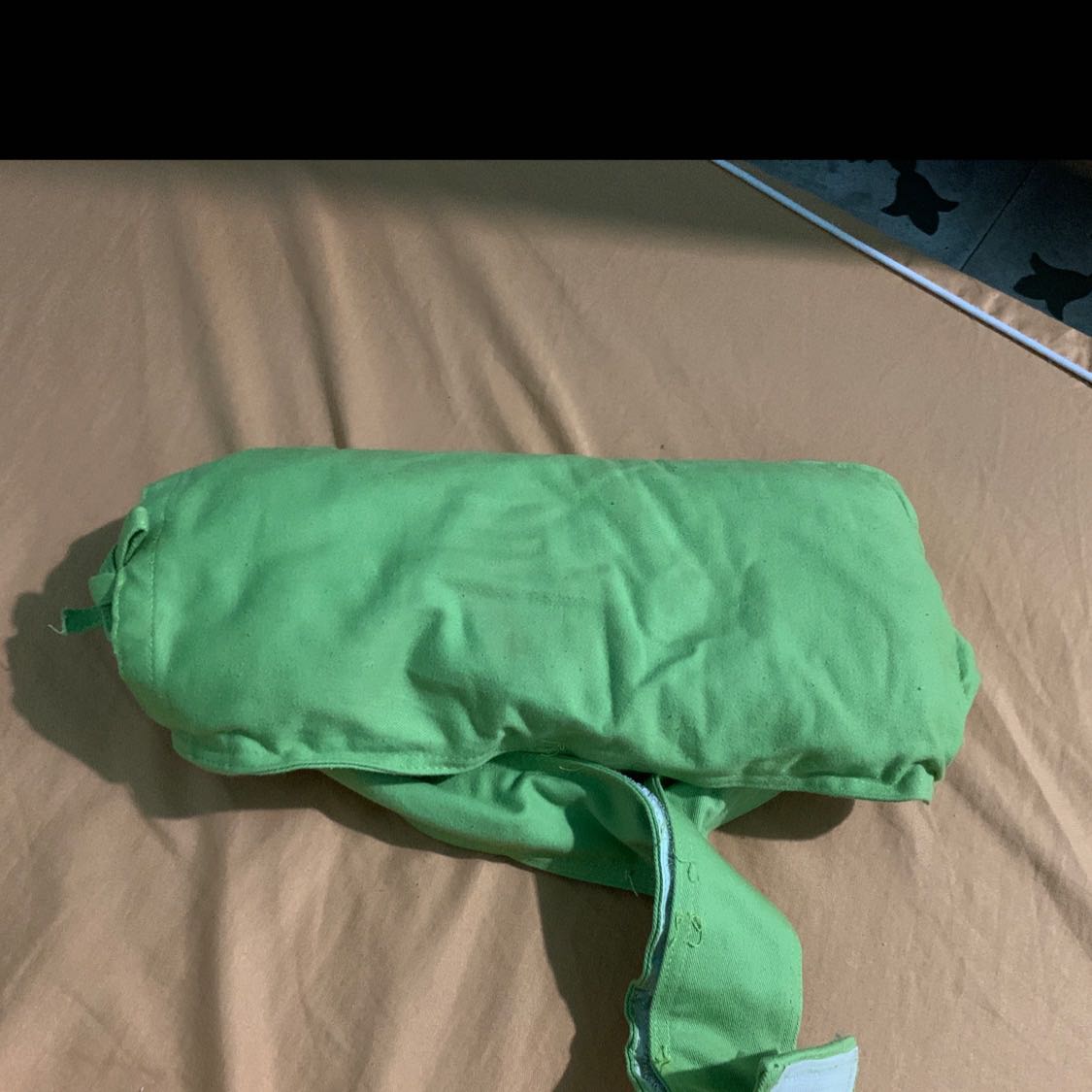 Sản phẩm rất tuyệt cho sức khỏe. Anh xã mình đi làm mệt về, tối được chườm nóng ngủ rất ngon.
Nhược điểm là nhanh nguội quá. Có thể do mình quay bằng lò không dầu nên bị nguội nhanh chăng? Mình quay lò không dầu 5p luôn, nóng thoải mái mà chưa kịp phê là nó hạ nhiệt rồi. Ahihi