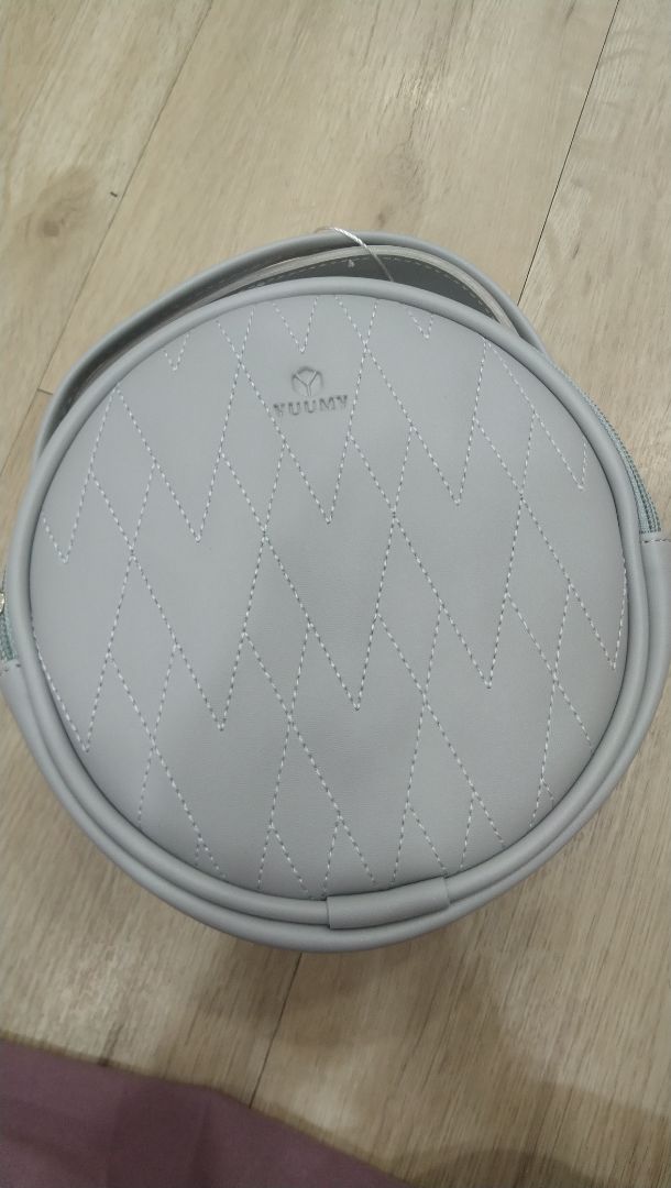 Sản phẩm chất lượng. Không có mùi hôi của nhựa.
Đóng gói như này mình chưa hài lòng lắm vì dễ trầy, hỏng form