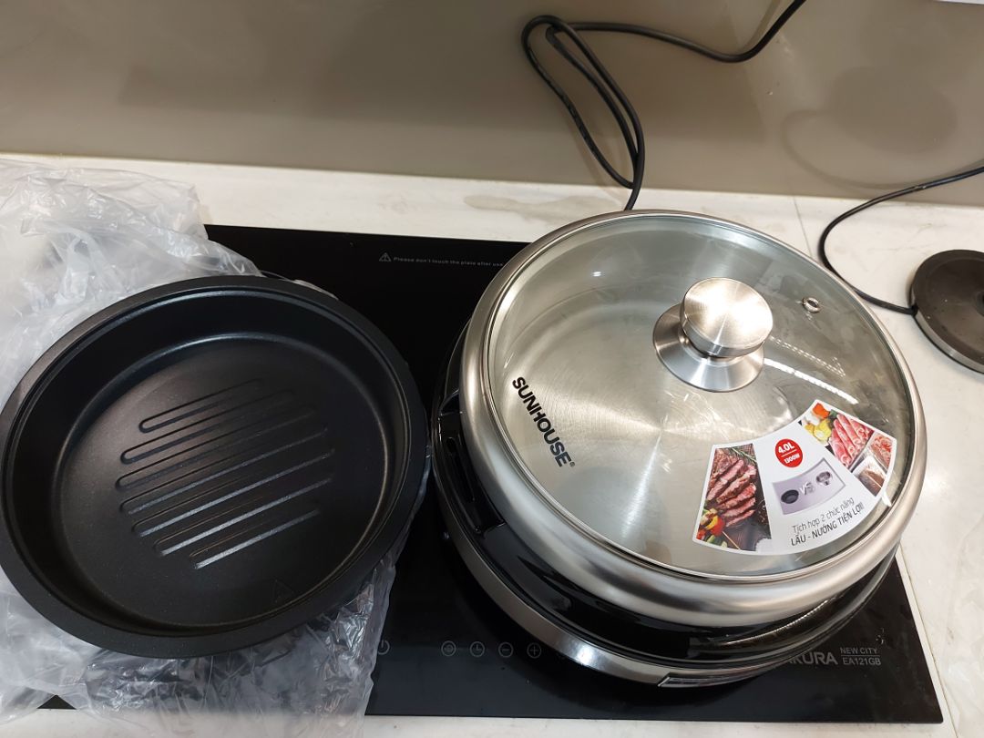 Sản phẩm được thiết kế đẹp, sang, hiện đại. Nồi nấu lẩu bằng inox rất dày, nặng và chắc chắn. Có phần vành nồi không quá nóng trong khi lẩu đã sôi. Nấu rất mau sôi, phần điểu chỉnh nhiệt nhanh... nói chung rất hài lòng. Rất cảm tình với Sunhouse.