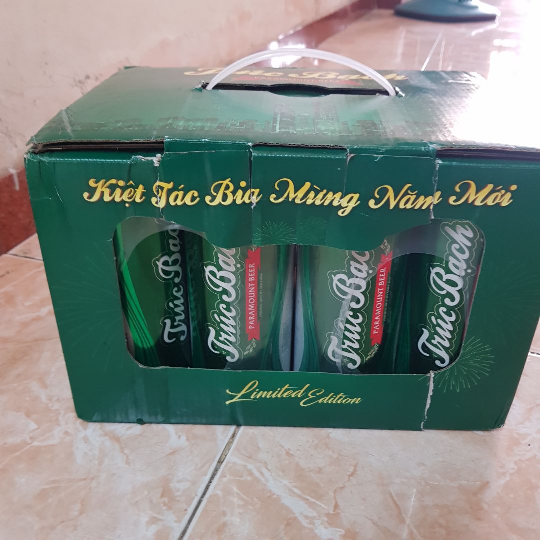 bia uống êm, để ướp lạnh là tuyệt nhất. giao hàng nhanh. tuy nhiên phần đóng gói chưa kỹ nên bao bì hơi móp méo, còn *** ở trong thì không sao.