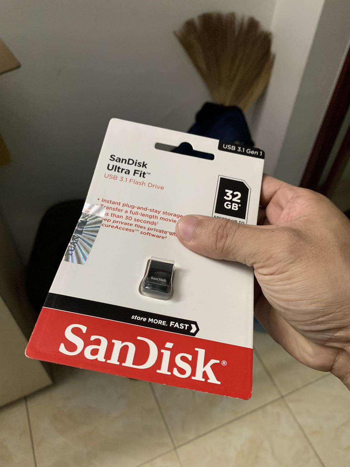 Hàng chính hãng, tem bảo hành đầy đủ. Quan trọng là tốc độ chép rất nhanh, thân hình nhỏ phù hợp cho anh em nào mua cắm vào oto là hết bài. Rất ok nhá. Mua đi anh em. Cam đoan ngon. Vote 5 sao. Hàng chính hãng, tem bảo hành đầy đủ. Quan trọng là tốc độ chép rất nhanh, thân hình nhỏ phù hợp cho anh em nào mua cắm vào oto là hết bài. Rất ok nhá. Mua đi anh em. Cam đoan ngon. Vote 5 sao.