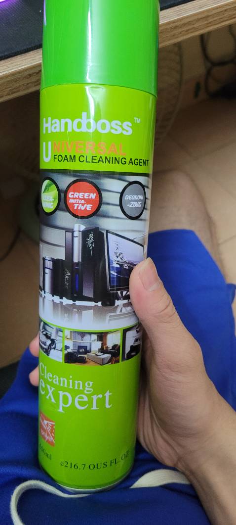 không dám xịt lên màn hình sợ ảnh hưởng tấm nền nên xịt vào khăn rồi lau cho chắc
chai toàn chữ tiếng anh 
khối lượng nặng nha dung tích 650ml
nó ghi có thể xịt lên dàn áo xe với mấy cái bình ly inox đc nhưng mà chưa thử