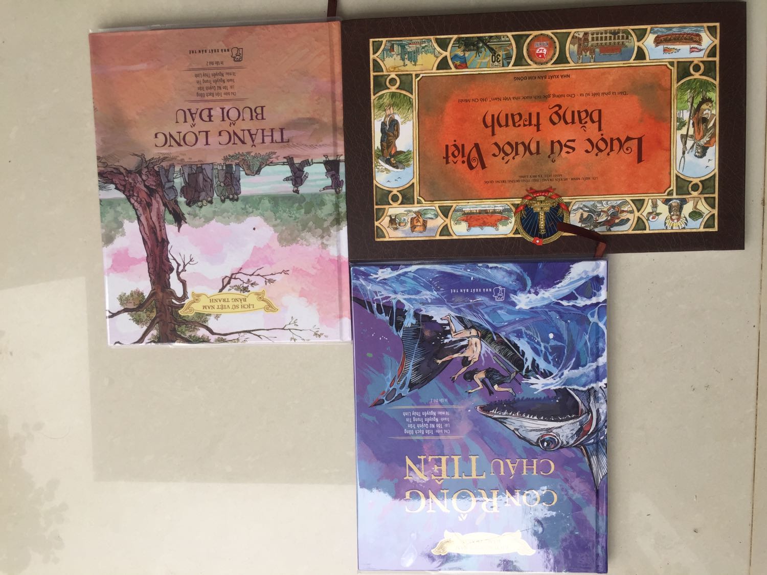 Sách không bọc bookcare nhưng vẫn bị trừ 1 bôkcare, Tiki xem lại giúp mình. Sách hay, trình bày đẹp. Bạn nhà mình rất thích. Sách không bọc bookcare nhưng vẫn bị trừ 1 bôkcare, Tiki xem lại giúp mình. Sách hay, trình bày đẹp. Bạn nhà mình rất thích.