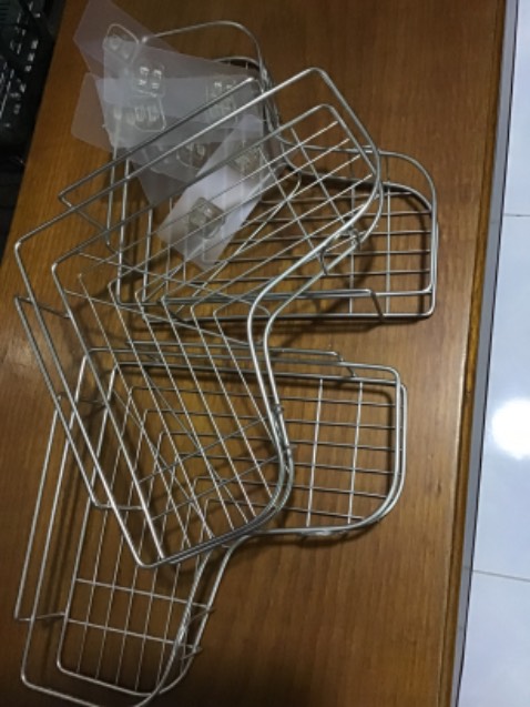 hàng đã nhận theo mô tả, chất liệu inox hoàn toàn có thể nhận ra theo các đường cắt thanh . mới treo thấy chắc chắn và đẹp . TIKI thì khỏi nói, tin tưởng hầu như 99% .