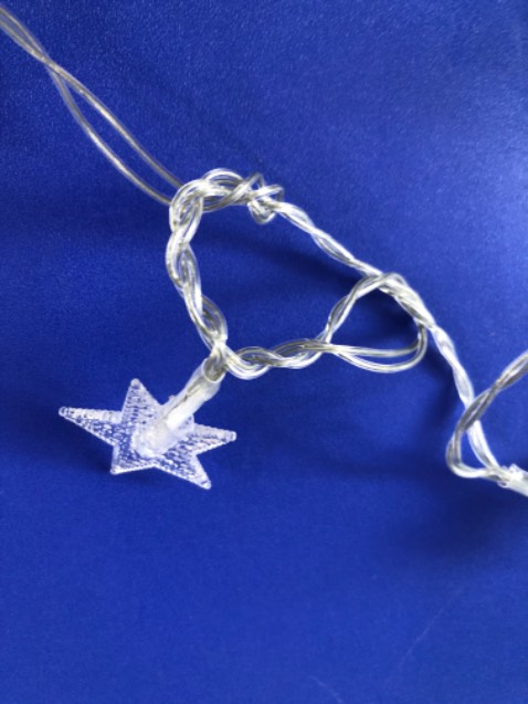 Dây đèn bị rối khó gỡ. Đèn cổng USB cắm cục sạc được 5p thì đèn tắt. Phải cắm lại nhiều lần.