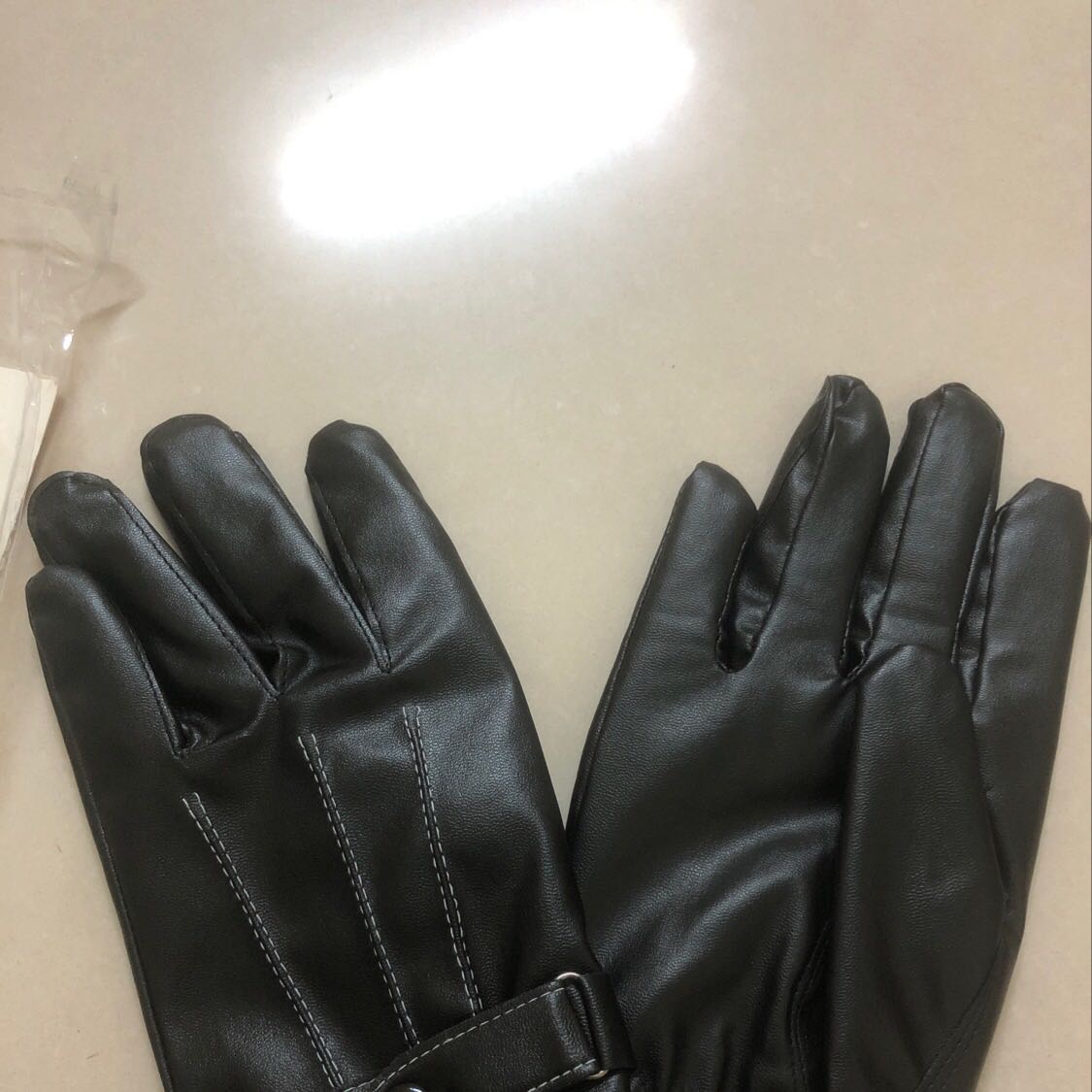 Chất đẹp, dày dặn, đường may chắc chắn. Hàng đẹp, thấy chất lượng. Trên cả mong đợi. Mong dùng dc lâu