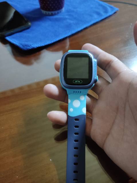 Mẫu sản phẩm như quảng cáo. Cài danh bạ đặt lại giờ phải qua ứng dụng trung gian nên không hài lòng cho lắm. Pin dùng được 1 ngày.khá ổn với giá tiền.