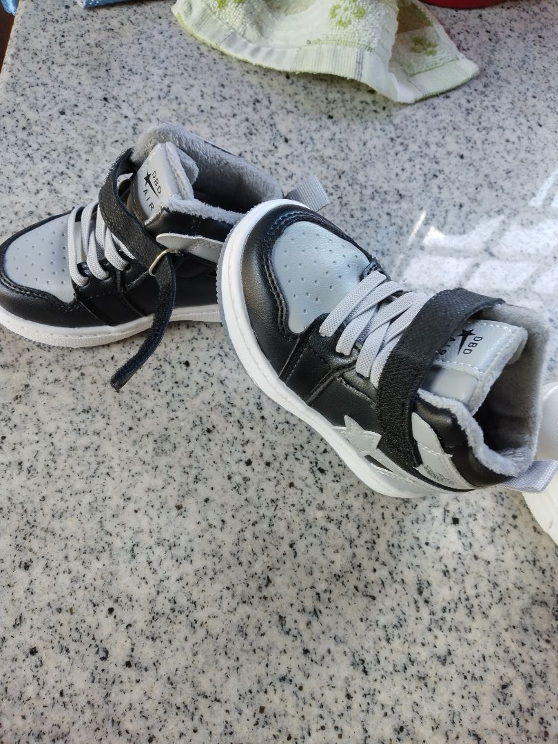 Hàng rất là xịn sò nvgh rất lịch sự cho tất cả 5 sao hẹn sẽ mua tiếp, Hàng rất là lịch lãm, bé mang vào đẹp đã man, lúc đầu xem trên tiki đã mê mẩn rồi và khi giao hàng tận nơi trong rất là đẹp.