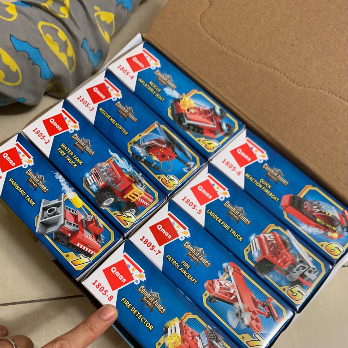 Sản phẩm một bộ lớn gồm nhiều bộ nhỏ nên mua 1 lần mà rất lợi. Bé chơi được nhiều món. Nguyên bộ còn xếp được xe to rất hay. Shop dễ thương.