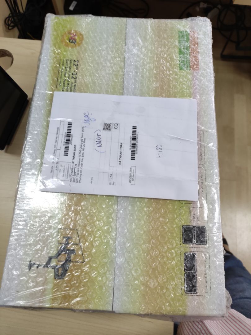 sản phẩm chắc chắn đúng như mô tả. nặng và cũng y. 2 màn hình 24in chồng lên nhau nhìn cũng ngầu