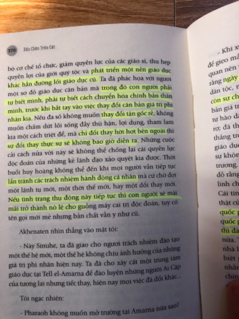 Mình đã đọc xong cuốn này và lần này mua thêm để tặng quà 20-11 cho Giáo viên.với mình thế hệ con em chúng ra có tốt đẹp hay tệ hại hơn là do một phần ảnh hưởng rất lớn từ môi trường học tập ,sống của các con và cả do thái độ ứng xử của cha mẹ .những người xung quanh
Trong đó quan trọng hơn hết là.các thầy cô giáo có tầm  ảnhhưởng rất lớn đến nhiều thế hệ.vì thế cha mẹ .các thầy cô giáo .... Phải là những người có đạo đức có trí tuệ thì mới có thể dạy được cho thế hệ trẻ biết sống có đạo đuc trí tuệ.....tất cả những điều đó xuất phát từ tâm linh của mỗi người ( không có sự phân biệt tôn giáo).sách của tác giả nguyên phong rất phù hợp cho những ai bắt đầu đi trên hành trình biết quay về tìm hiểu cái bên trong bản thân mình-hành trình tâm thức- bất kể bạn là tôn giáo nào- không mê tín
