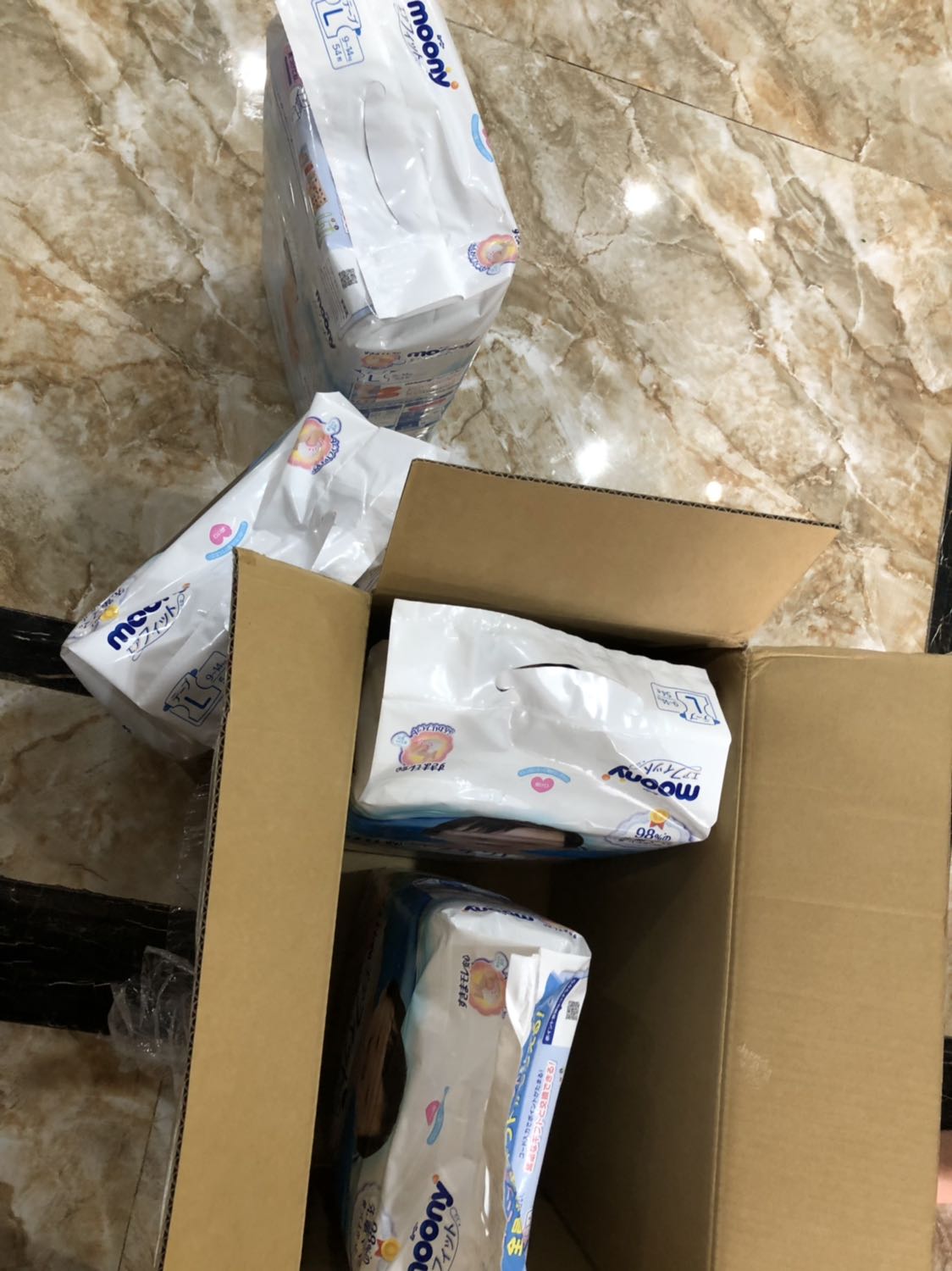 E săn sale và ngày 21 mua 999k trở lên dc tặg bộ bàn đồ chơi nhưng sao gửi hàg k có ạ E săn sale và ngày 21 mua 999k trở lên dc tặg bộ bàn đồ chơi nhưng sao gửi hàg k có ạ