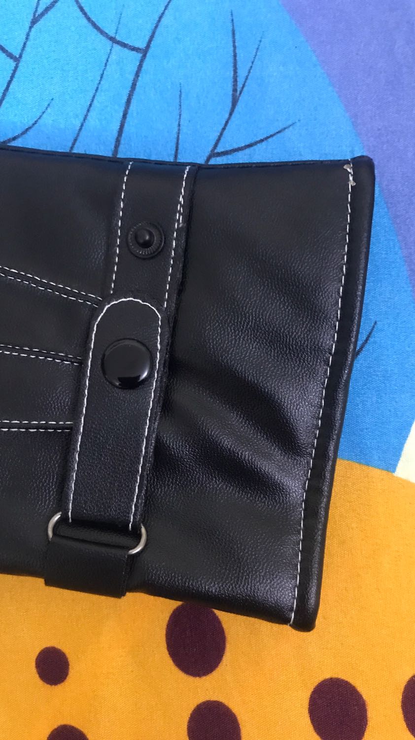 Găng tay da xịn, chất da tốt, mềm mại dễ chịu, bên trong lót lông kỹ càng đeo rất thoải mái và dễ chịu. Đường chỉ may chắc chắn. Hàng tốt đáng đồng tiền.