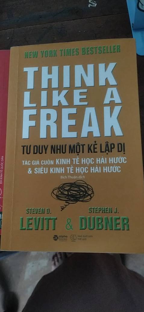 Giao hàng nhanh nhưng phần đằng sauu cuốn sách shop gửi mình hơi dơ ạ nên 4 sao là hợp lí hehe.Cảm ơn shop❤️