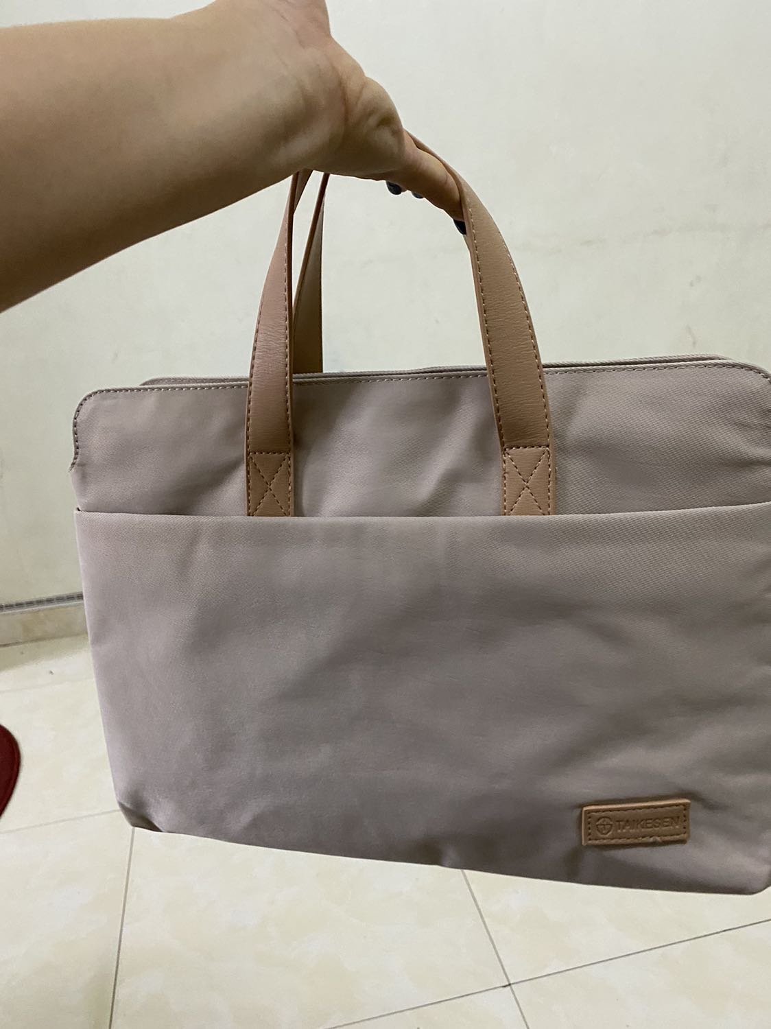 Túi đẹp lắm ạ, chất thô, kiểu dáng gọn nhẹ nhàng, nhiều ngăn để đồ, giao hàng nhanh