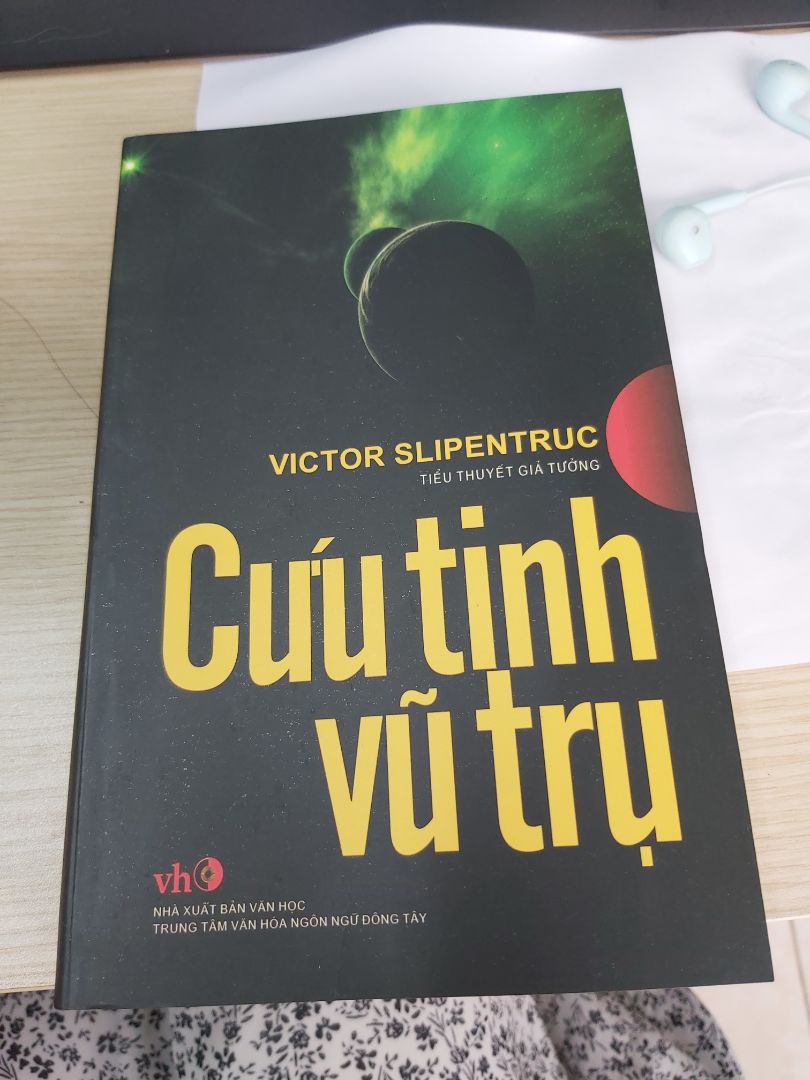 Sách cỡ nhỏ, mở trang đọc hơi khó vì bìa gắn keo lỏng lẽo, sợ long bìa Sách cỡ nhỏ, mở trang đọc hơi khó vì bìa gắn keo lỏng lẽo, sợ long bìa
