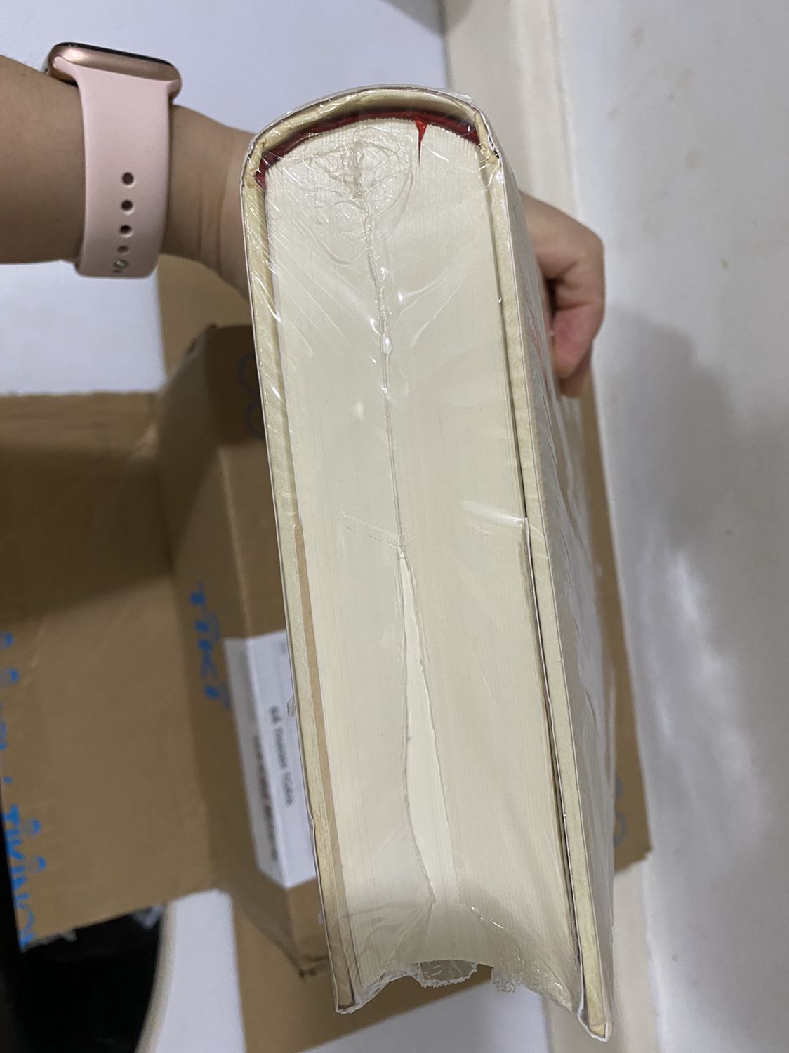 Ngoại quan chư được tốt lắm, nhận xong mở ra thấy màng nhựa bọc sách rách rồi. Sách cũng hơi xộc xệch. Nội dung chưa đọc nên chưa đánh giá được.