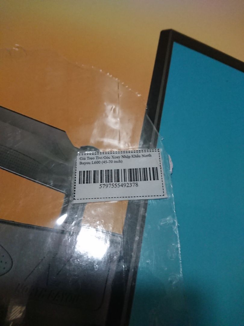 Tôi đặt hàng là sản phẩm L600, được tiki giao sản phẩm L400. 
Kiểm tra trên shop Giá Treo Màn Hình Nhập Khẩu còn không thấy có bán sản phẩm L400.
Nhưng quá thất vọng bởi cách giải quyết của tiki. Phải gặng hỏi mãi mới ra được thời gian dự kiến để được nhận sản phẩm L600 đã đặt quá lâu.