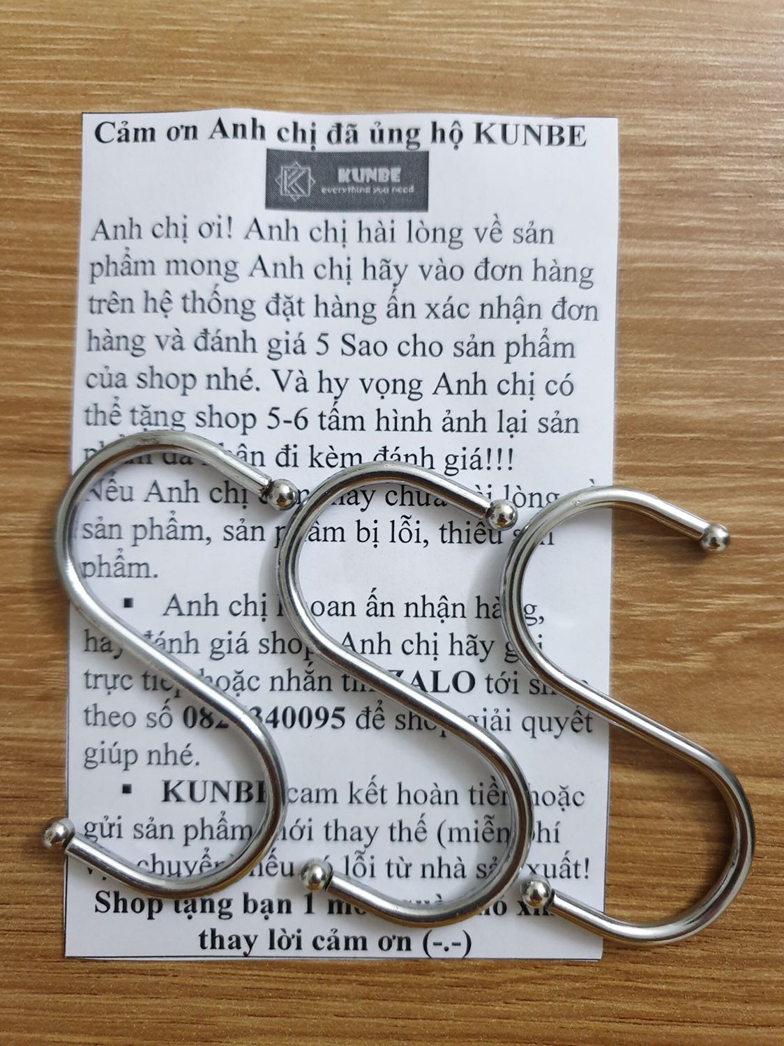 Sản phẩm được đóng gói chắc chắn !
Nhà mình dự cuối tuần đi dã ngoại , đặt hôm qua nay đã nhận được rồi, giao hàng cực nhanh 
Được tặng thêm 3 cái móc khá xinh 
Cảm ơn shop , sẽ ủng hộ, mọi người nên mua