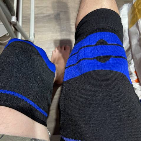 băng gối rất ôm đầu gối, dùng thử 1 trận rồi rất đã và cảm giác chạy nhảy rất khỏe. Sản phẩm đẹp, đóng gói đẹp, thông tin hỗ trợ rõ ràng và đã thử liên hệ với nha bán vnsport hỗ trợ rất nhiệt tình và rất vui nên tặng shop 5 sao. lần sau sẽ ủng hộ tiếp