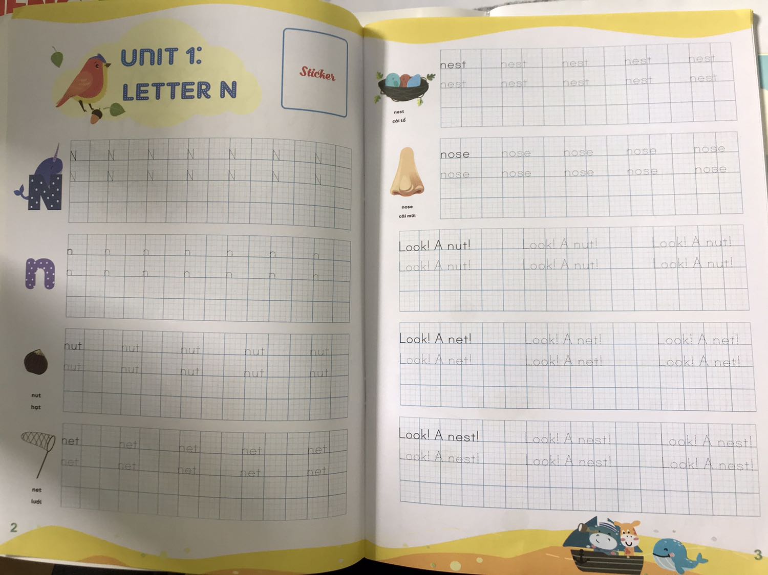 Bộ sách có 2 quyển, tổng là 26 chủ đề tương đương với 26 chữ cái. Nội dung nhẹ nhàng giúp bé vừa làm quen vs bảng chữ cái vừa tích luỹ thêm từ vựng đơn giản, có sticker cho bé dán khi hoàn thành bài cũng là 1 điểm rất hay của sách. Bản thân mình mong muốn font chữ ở sách là chữ thường như các bé phải luyện viết trên lớp chứ không phải chữ in thường như các bạn nước ngoài và có thêm phần phiên âm cho các từ để bố mẹ có thể dễ dàng hơn trong việc dạy con phát âm.